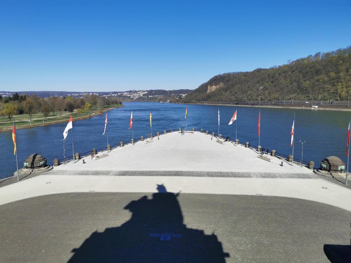 Appartamento Auszeit Rhein-Mosel Waldesch Esterno foto